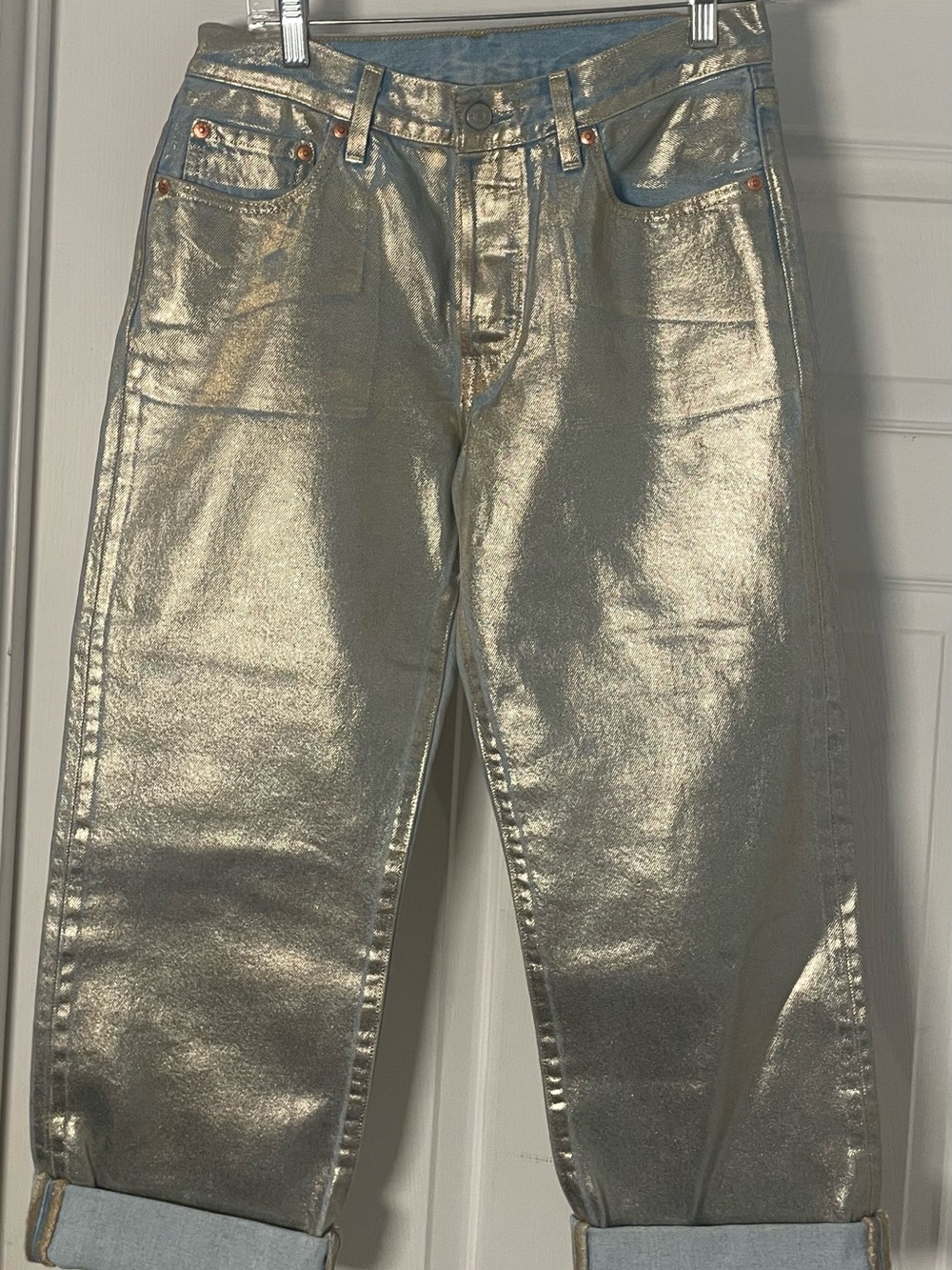 Levi’s Metallic Silver Women’s 501 90s Straight-Leg Jeans. W27 L27